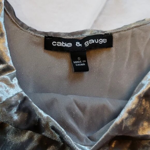 ❤️ Cable & Gauge crushed velvet Cold Shoulder Top ❤️ - Picture 2 of 4